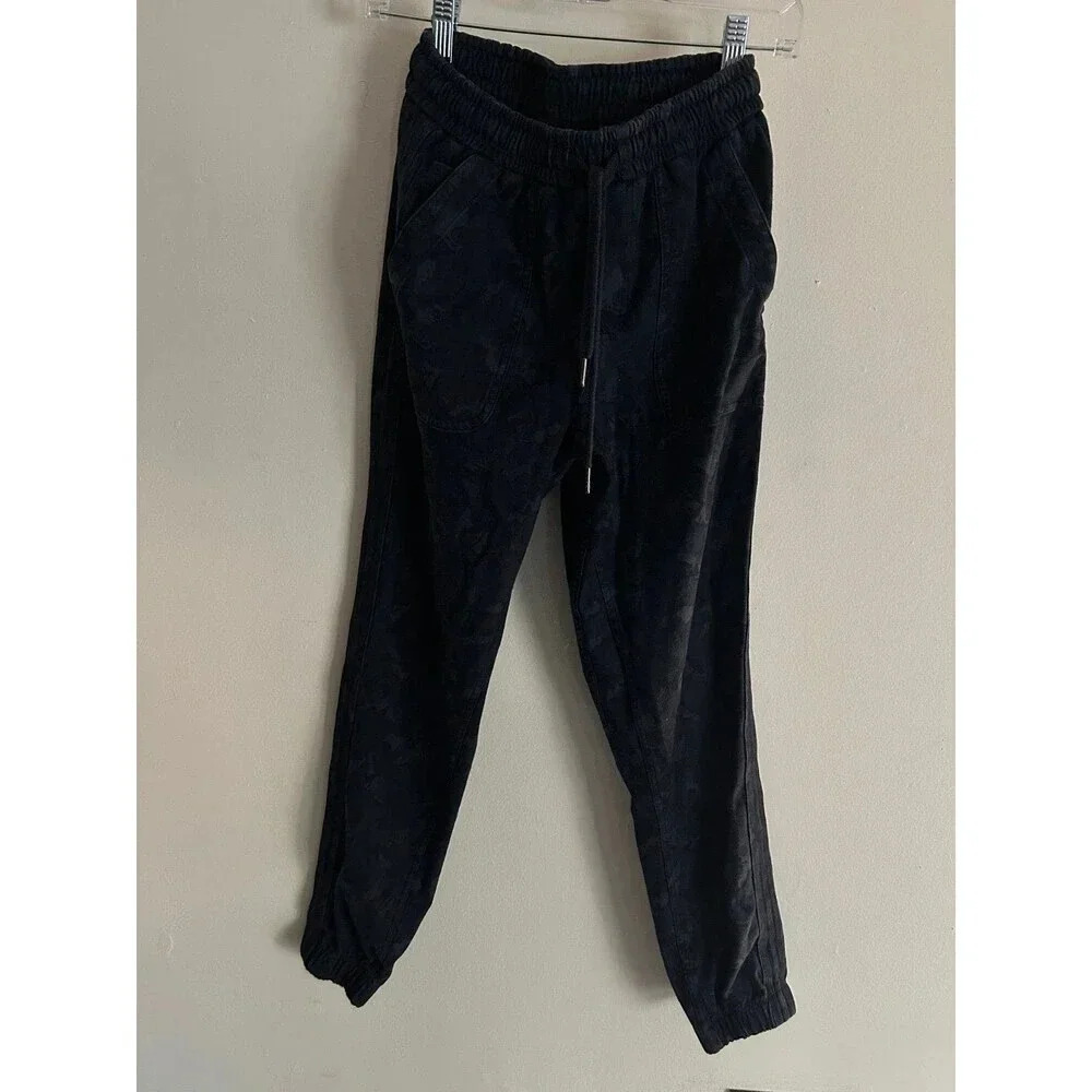 Athleta women’s Camo Farallon Joggers size 2